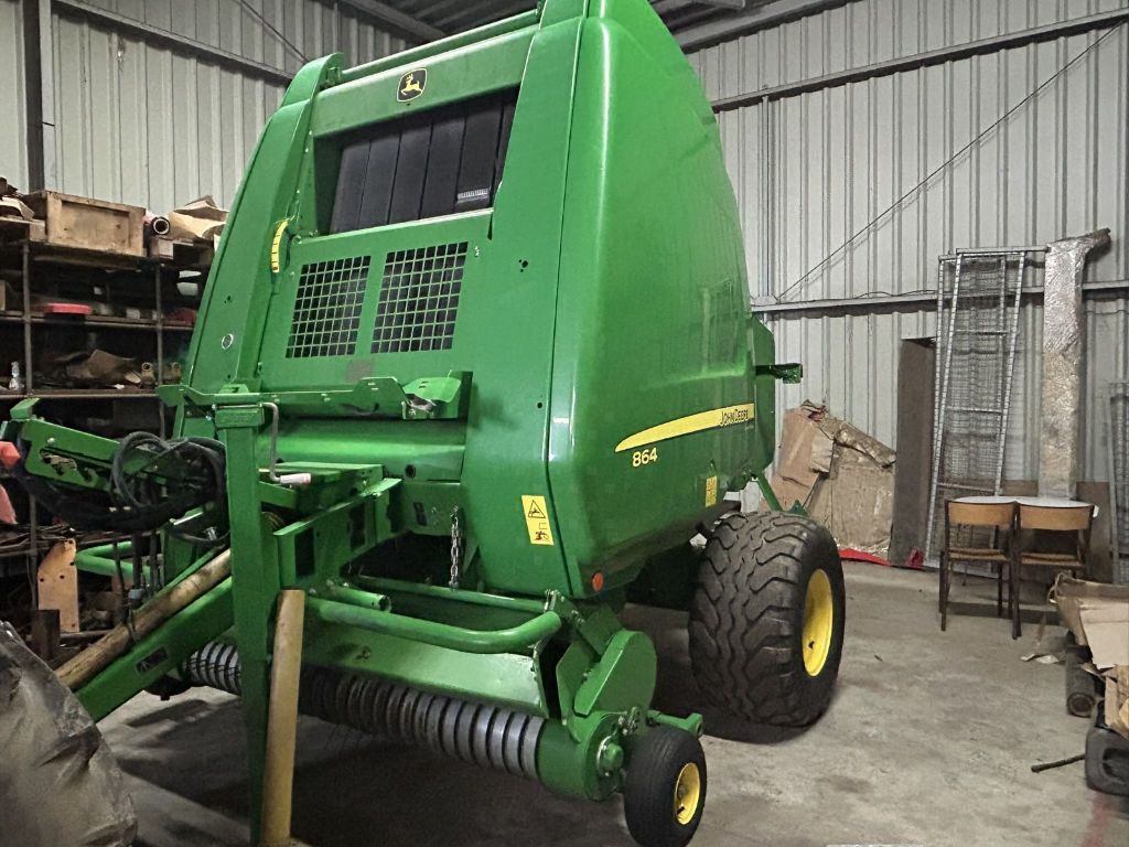 E-FARM: John Deere 864 - Ballenpresse - id VZBI7F1 - 17.000 € - Baujahr: 2017 - Ballenanzahl: 17.000,Frankreich