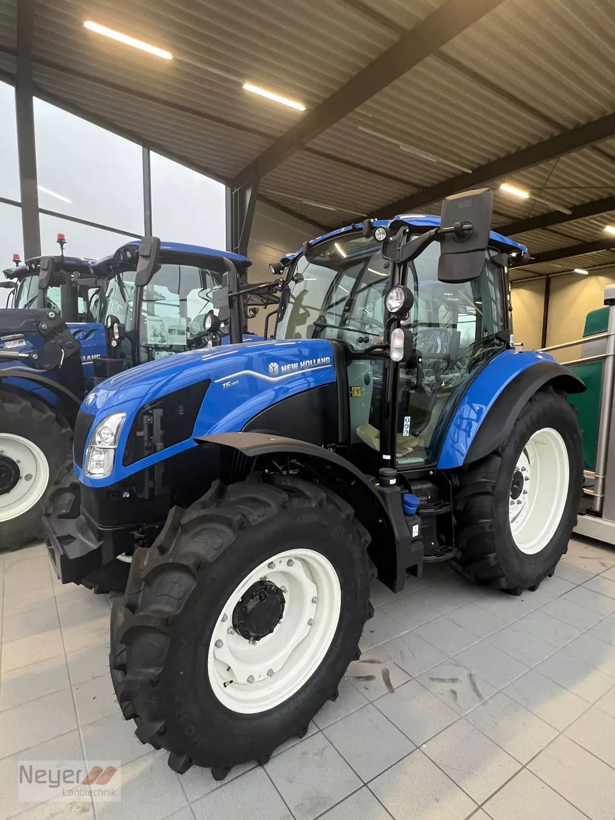 E-FARM: New Holland T5.100 - Trattore - id EC8WVRW - 56.500 € - Anno di costruzione: 2025 - Potenza del motore: 100,Germania