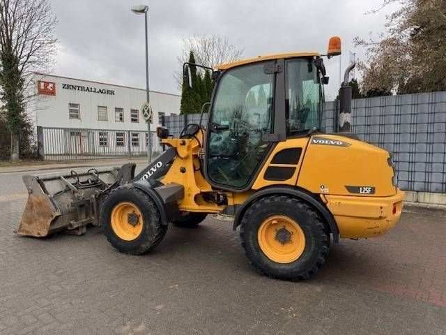 VOLVO l 25 f Pala gommata 29.900 €