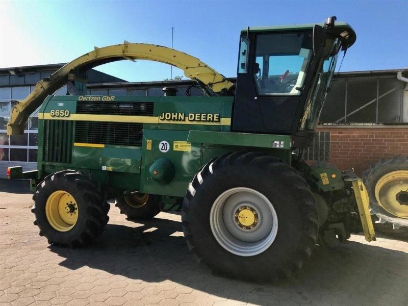 E-FARM: John Deere 6650 - Self propelled forage harvester - id 5B51GUN - €24,500 - Year of construction: 2001 - Engine hours: 4,462,Engine power (HP): 290,Germany