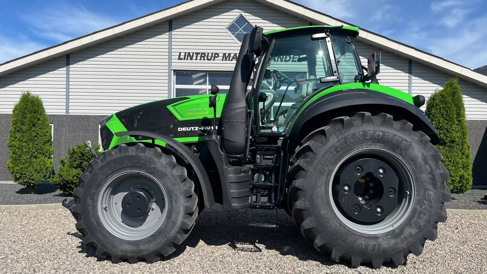 Deutz-Fahr 9340 TTV Warrior Tractor €169,933