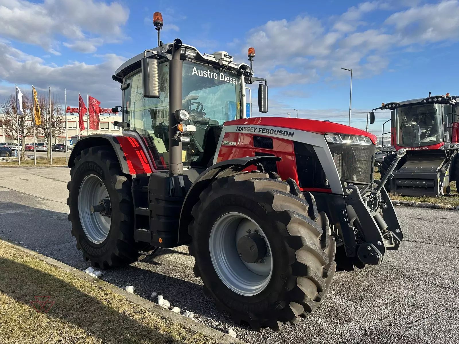 Massey Ferguson 8S.225 Traktor 174.000 €