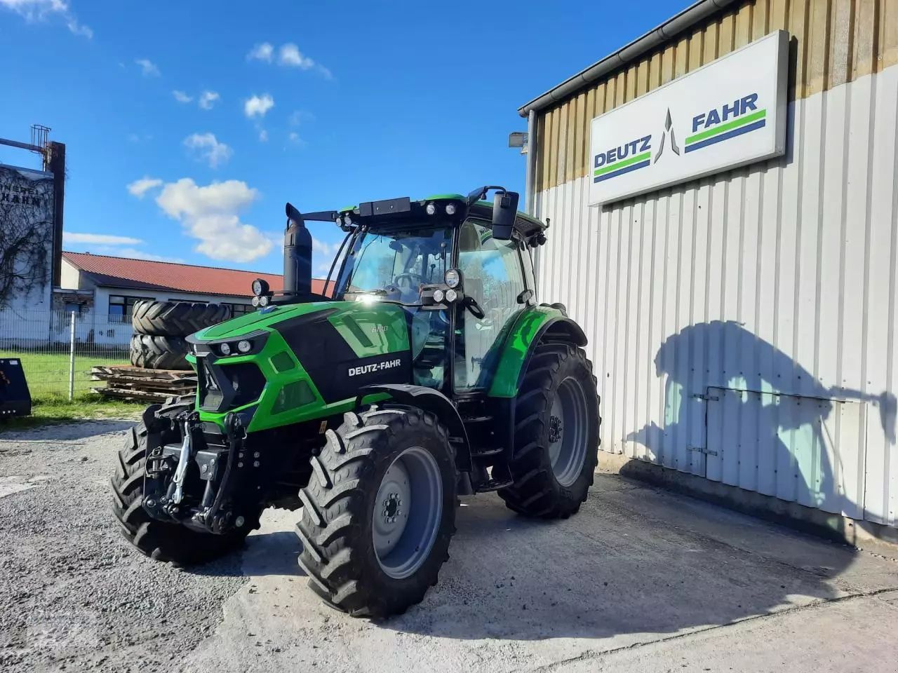 E-FARM: Deutz-Fahr Agrotron 6120 - Tracteur - id 3WS3XQS - 63 544 € - Année: 2018 - Lecture du nombre d'heure: 2 600,Puissance du moteur (chevaux): 126,Allemagne