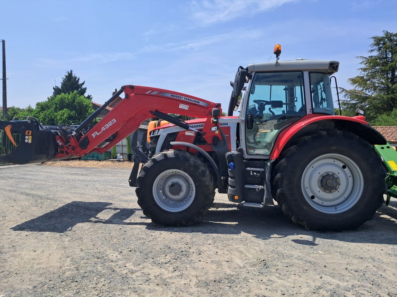 E-FARM: Massey Ferguson 6S.155 Efficient - Tractor - id MWQXALN - €115,000 - Year of construction: 2023 - Engine hours: 1,019,Engine power (HP): 155,France