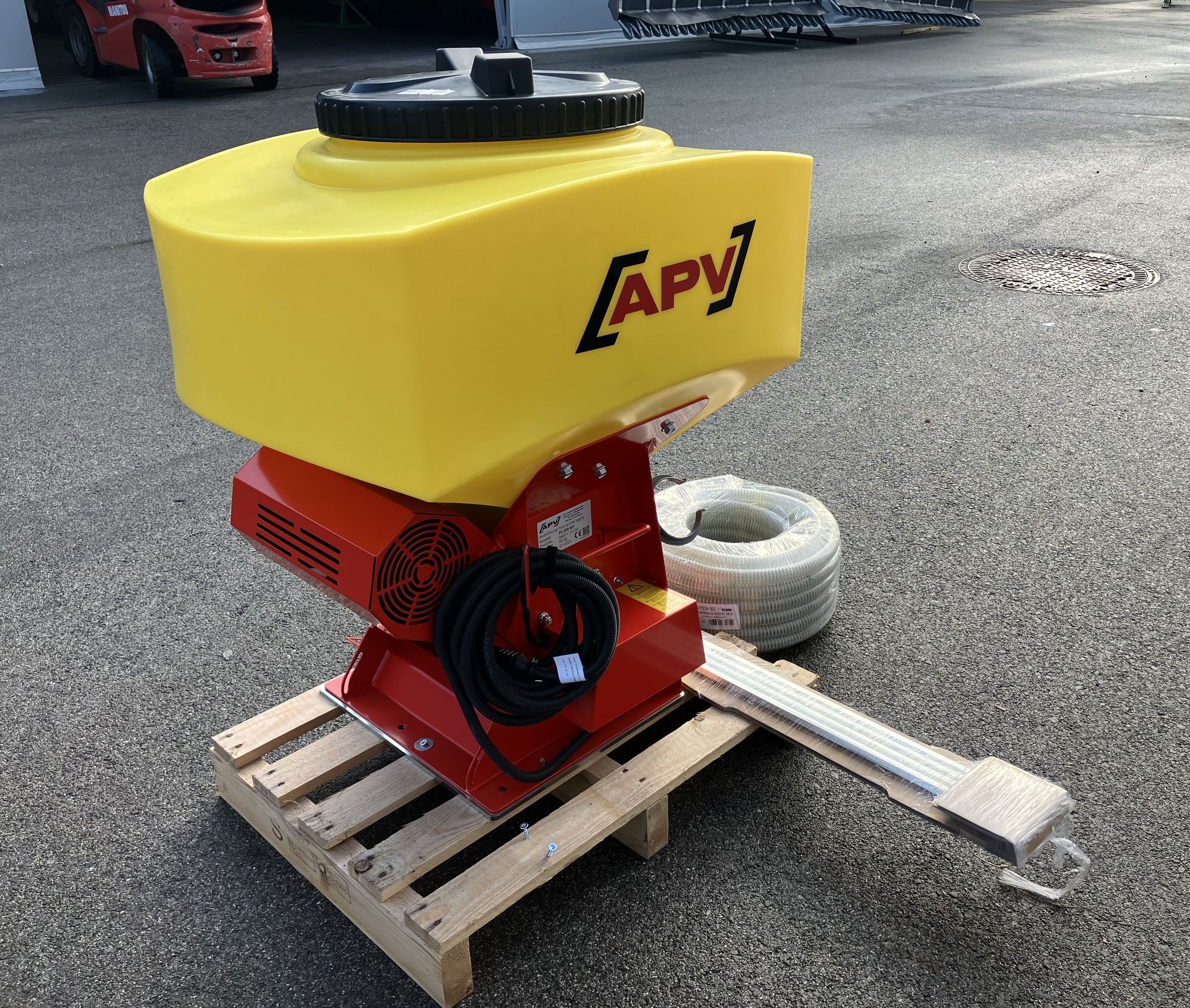 E-FARM: APV PS 200 M1 Pneumatisches Sähgerät - Complementary Seeder - id 8QMVNXZ - €3,542 - Year of construction: 2025 - Engine power (HP): 200,Austria