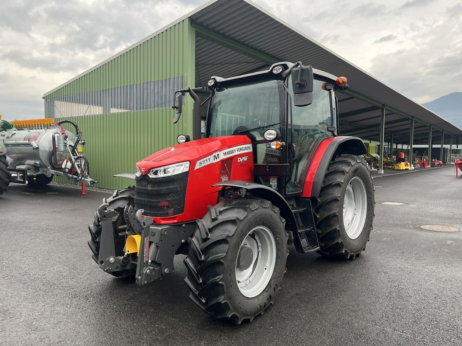 E-FARM: Massey Ferguson 5711M - Tractor - id GKHRLWT - Año: 2023 - Potencia del motor: 112,Austria