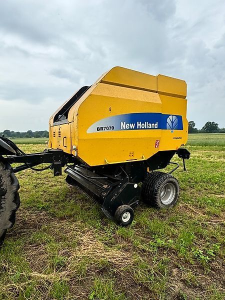 E-FARM: New Holland BR7070 Crop Cutter - Baler - id LK9S2DT - €15,500 - Year of construction: 2010 - Germany