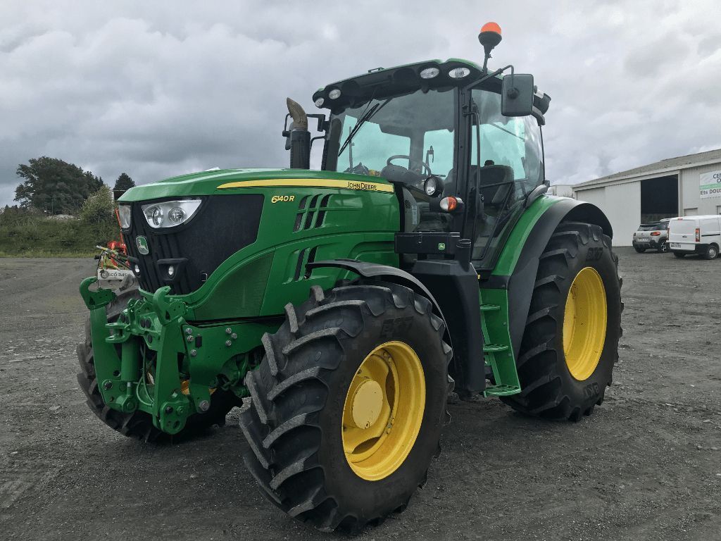E-FARM: John Deere 6140 R - Trattore - id JPRKDD2 - 71.000 € - Anno di costruzione: 2015 - Ore: 5.680,Potenza del motore: 140,Francia
