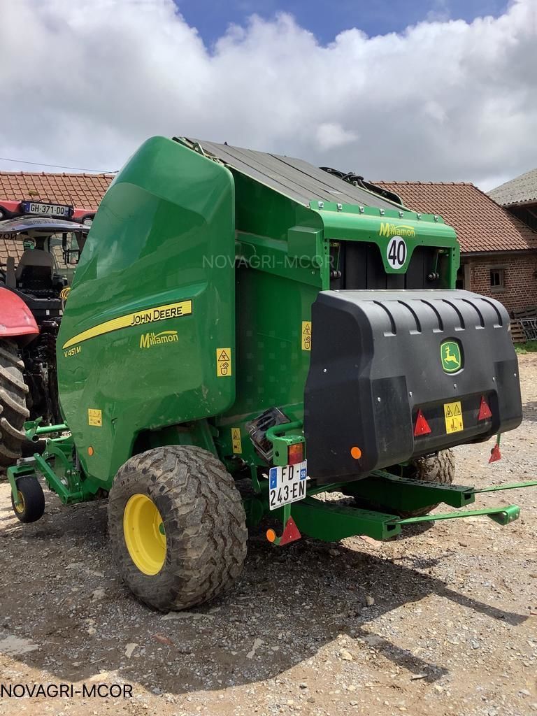 E-FARM: John Deere V451M - Presă de balotat - id 7TUMNTV - 29.900 EUR - Anul: 2019 - Numărul total de baloți produși: 5.700,Franța