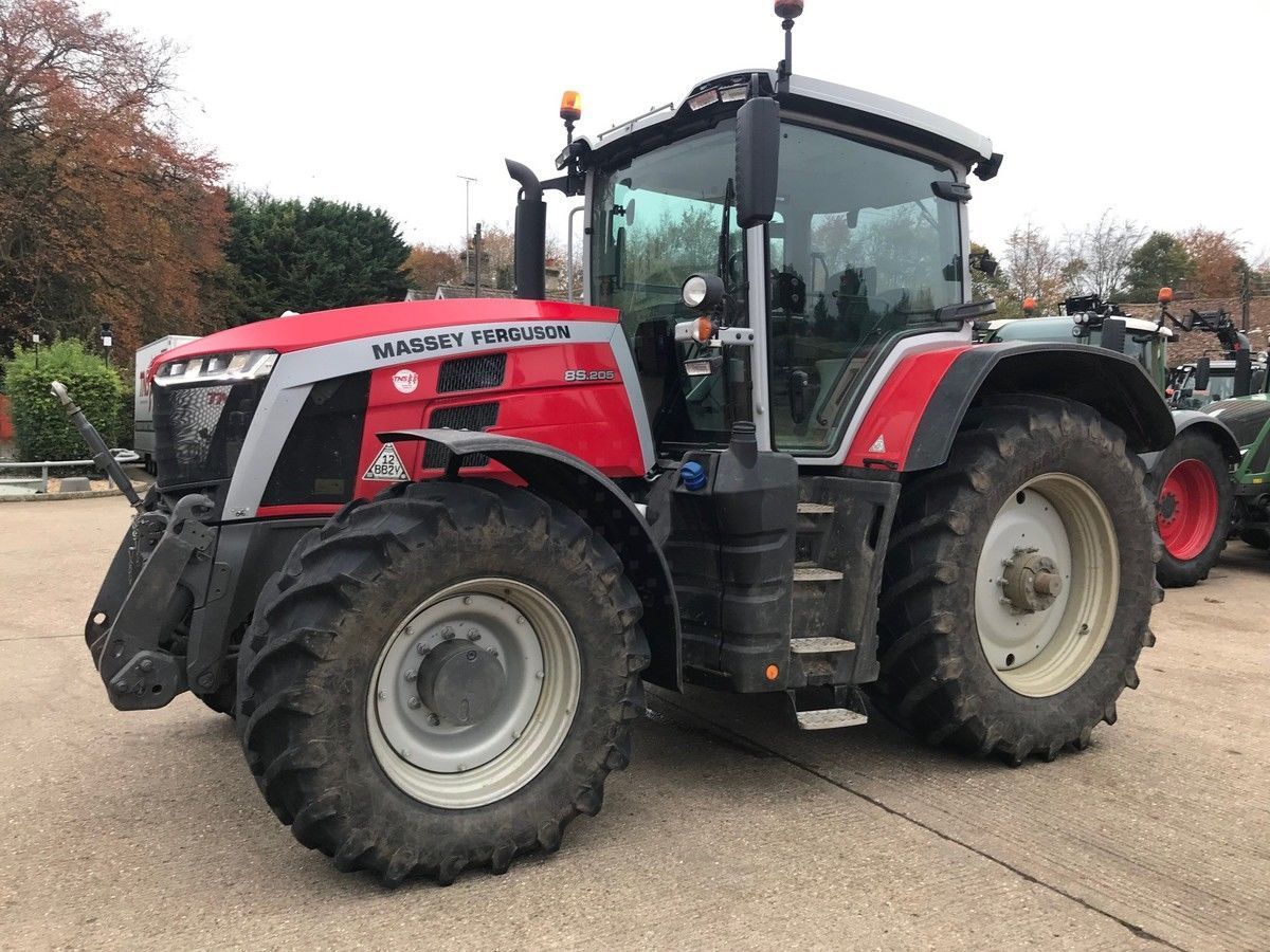 E-FARM: Massey Ferguson 8S.205 Exclusive - Traktor - id EBPEHGV - 128.130 € - Baujahr: 2021 - Abgelesene Motorstunden: 988,Vereinigtes Königreich