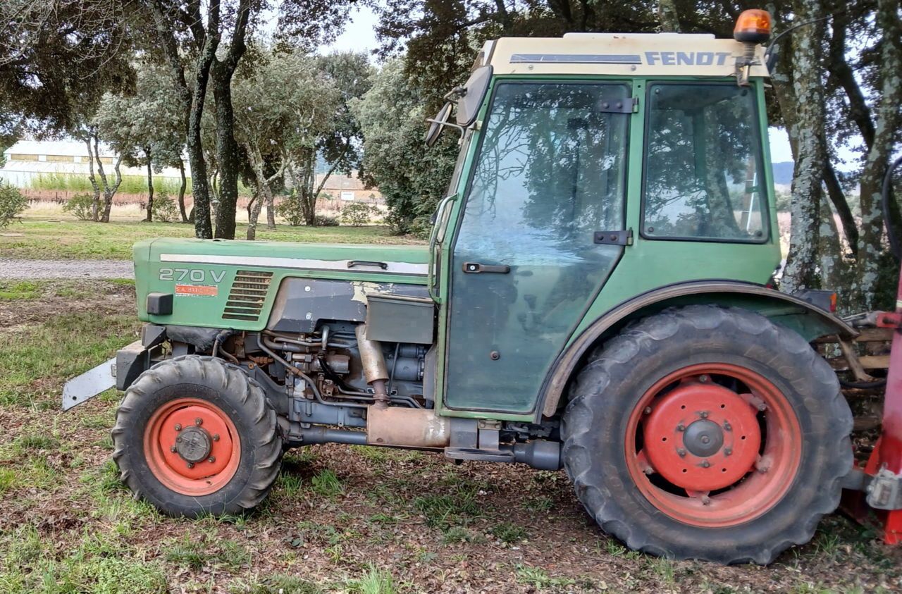 Fendt 270 v Traktor 16 000 €