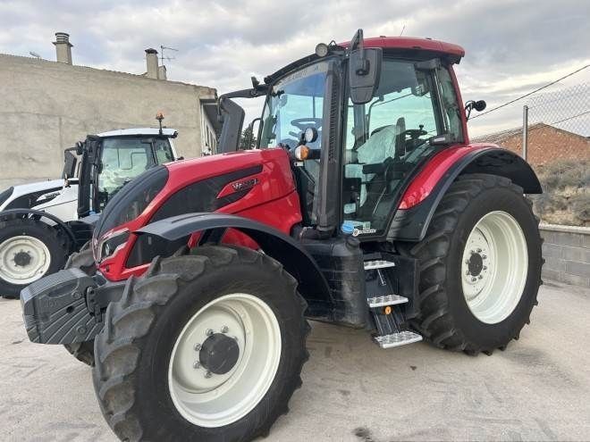 E-FARM: Valtra A135 - Trattore - id 5VZ6YRS - 93.500 € - Anno di costruzione: 2024 - Ore: 916,Potenza del motore: 135,Spagna