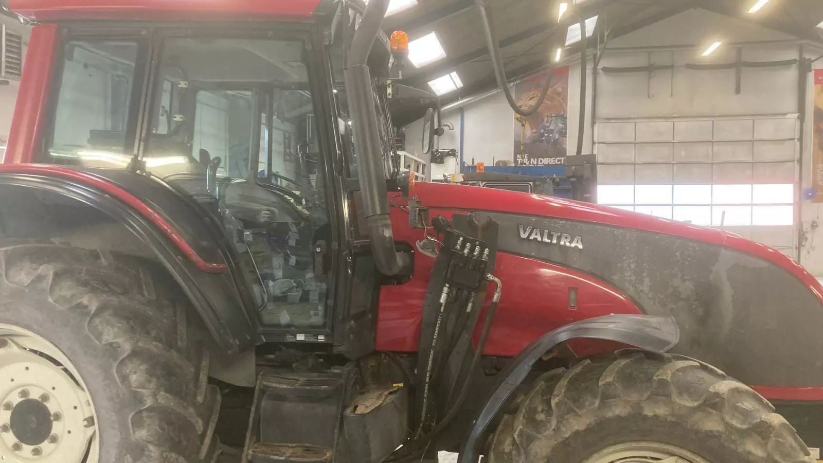 Valtra t131 hightec Traktor 38.666 €