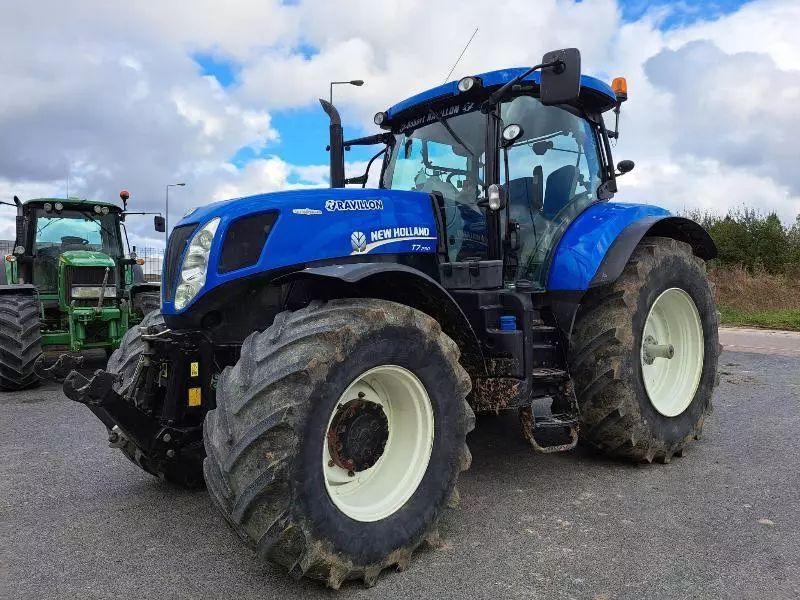E-FARM: New Holland T7.250 - Traktor - id TSFAPM4 - 65 000 € - Rok výroby: 2013 - Hodiny motoru: 4 535,Výkon motoru (HP): 210,Francie
