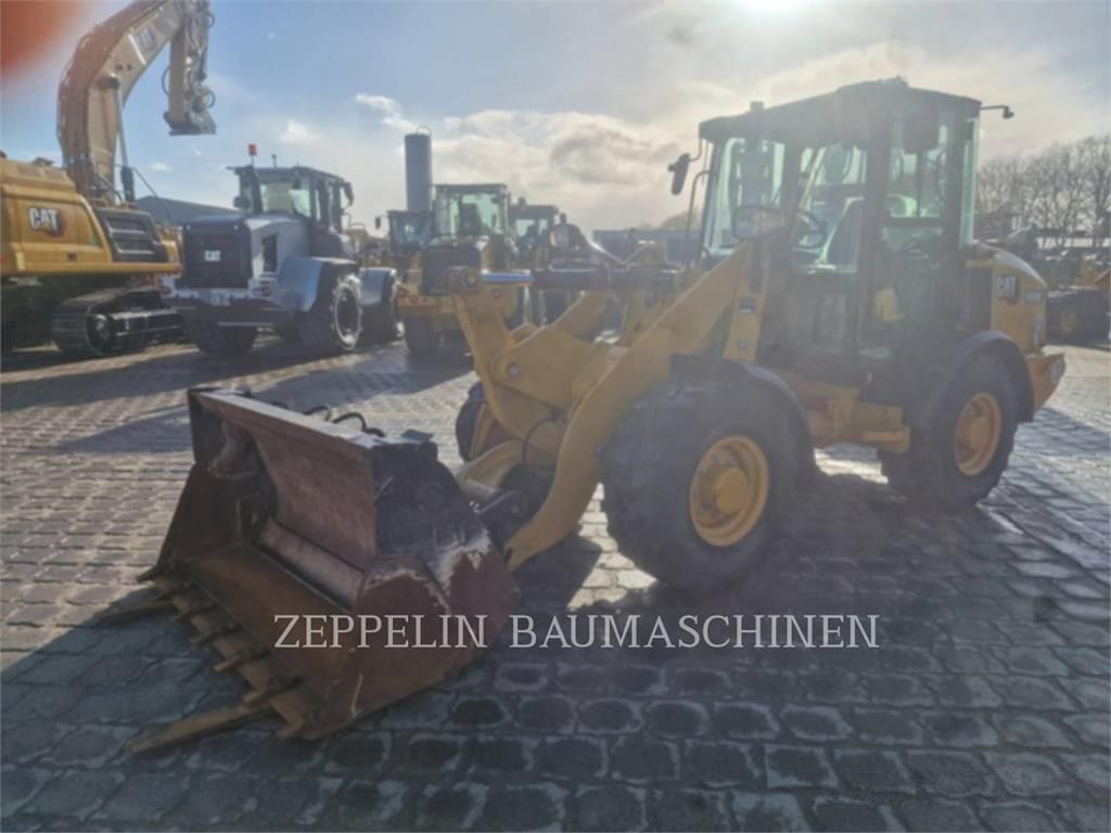 Caterpillar 906m Kolový nakladač 36 500 €