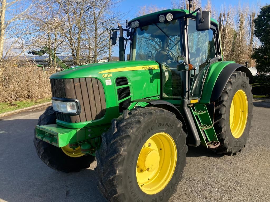 E-FARM: John Deere 6534 - Traktor - id CUIBSTJ - 41.450 € - Baujahr: 2011 - Abgelesene Motorstunden: 6.637,Motorleistung (PS): 120,Vereinigtes Königreich