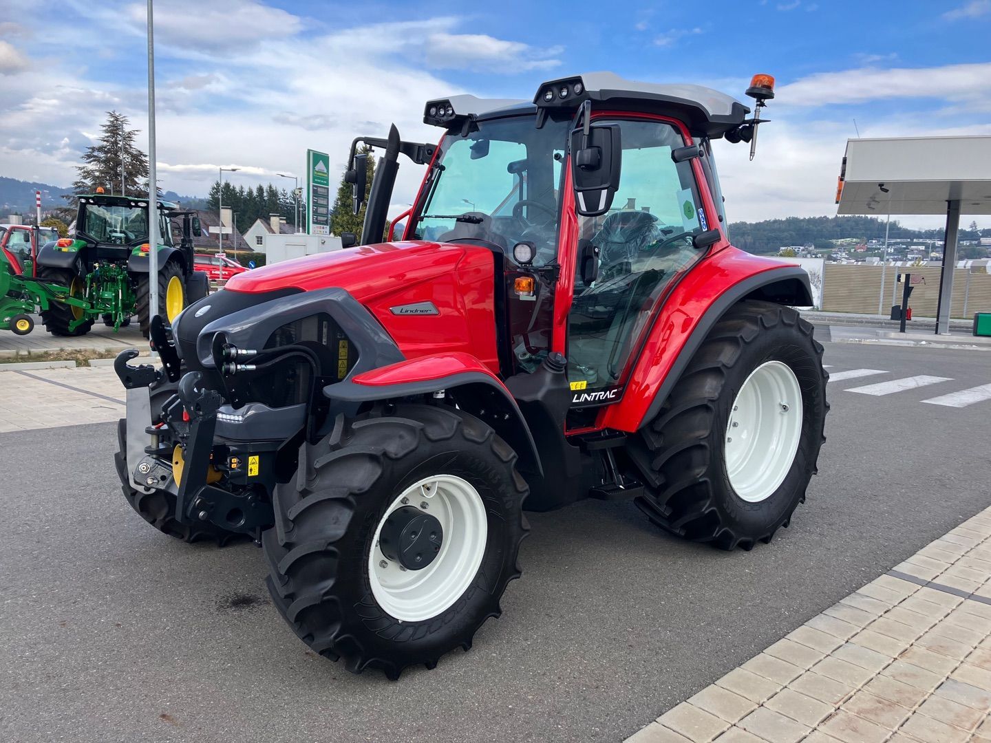 E-FARM: Lindner Lintrac 100 - Tracteur - id M5VGEPI - 94 417 € - Année: 2023 - Lecture du nombre d'heure: 6,Puissance du moteur (chevaux): 117,Autriche