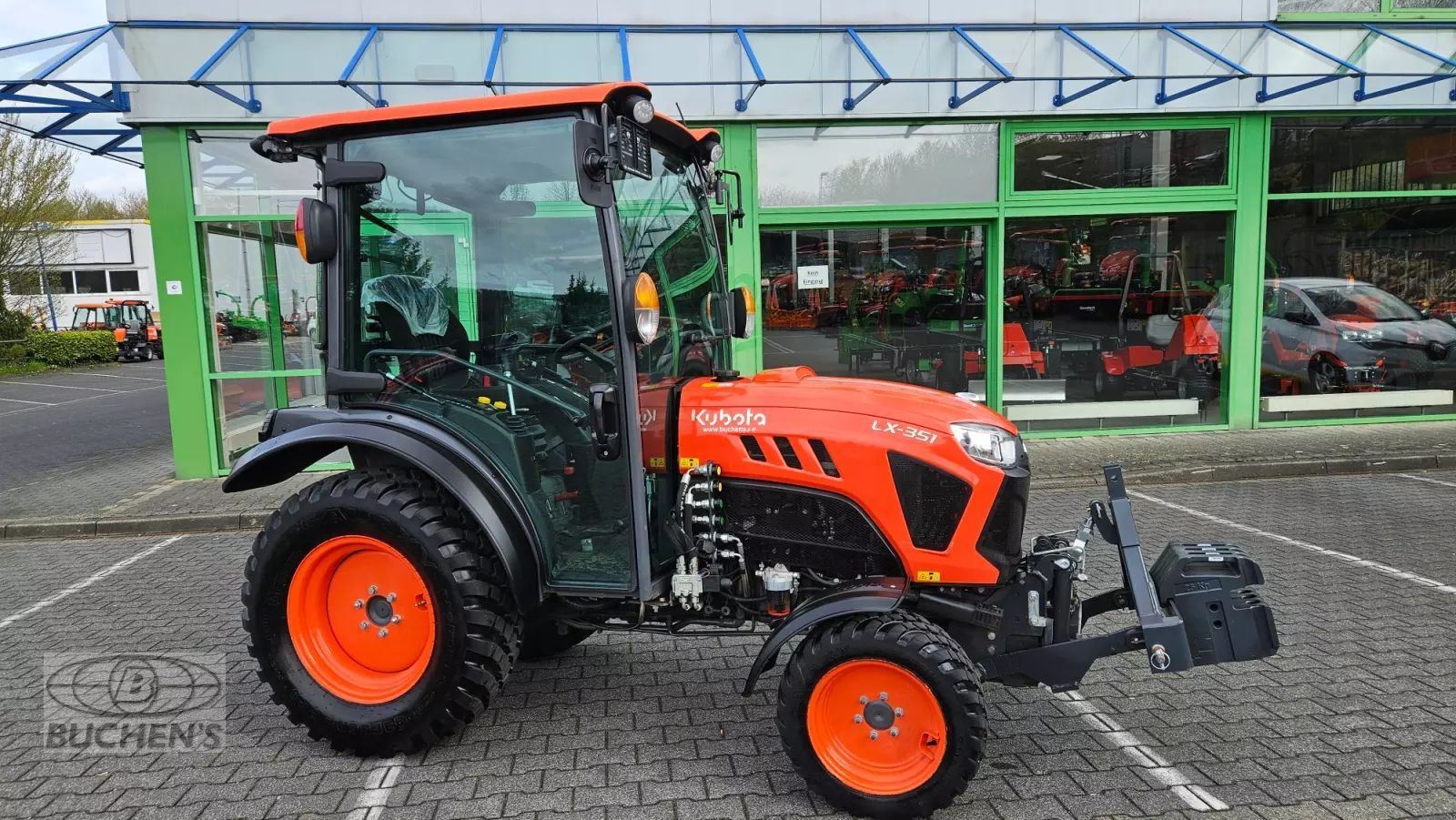 Kubota LX-351 Tractor €39,900