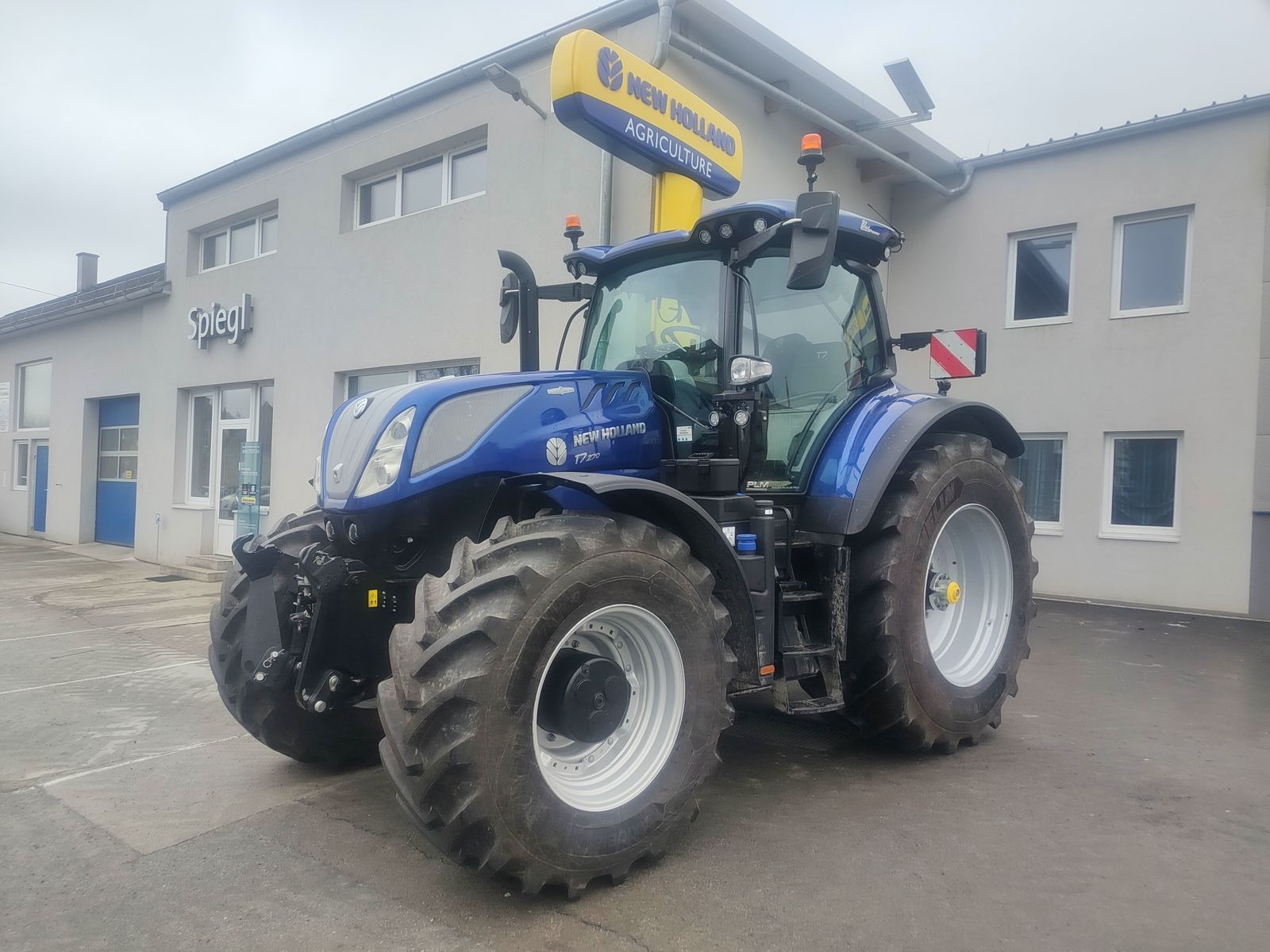 New Holland T7.270 Tractor €182,900