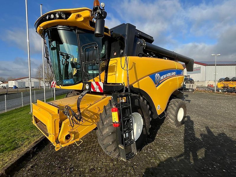 E-FARM: New Holland cx 6.90 schüttler + 25ft sw + sww - Moissoneuse-batteuse - id R4WMHMI - 234 454 € - Année: 2022 - Puissance du moteur (chevaux): 340,Allemagne