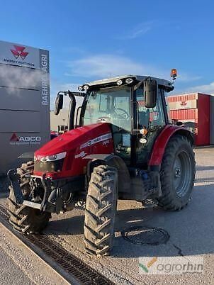 Massey Ferguson 5713 S Traktor