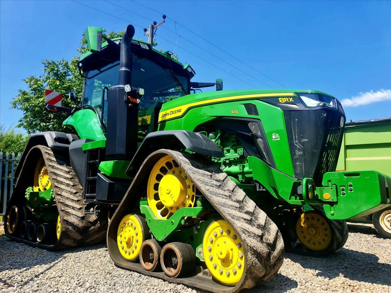 E-FARM: John Deere 8RX 410 - Traktor - id JDUURVE - 250.552 € - Baujahr: 2022 - Abgelesene Motorstunden: 3.211,Motorleistung (PS): 410,Vereinigtes Königreich