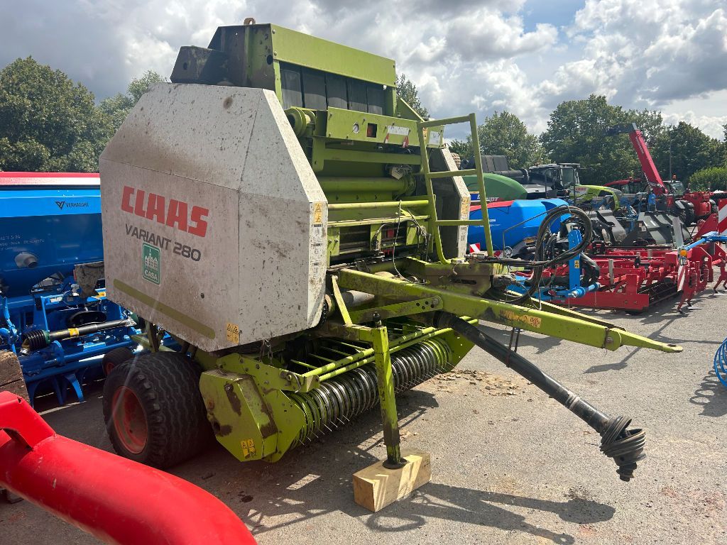 E-FARM: Claas Variant 280 - Presse à balles - id JBVMP7P - 8 100 € - Année: 2005 - Balles produites: 22 000,France