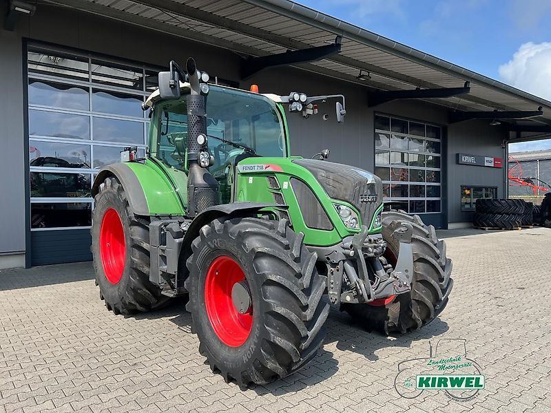 E-FARM: Fendt 718 Vario - Tracteur - id 4TUK5IV - 69 500 € - Année: 2014 - Lecture du nombre d'heure: 9 300,Puissance du moteur (chevaux): 180,Allemagne