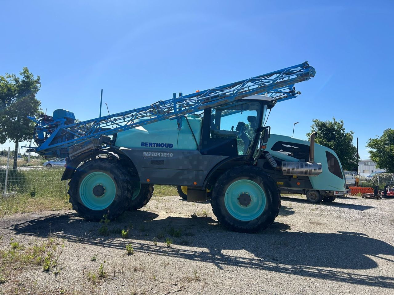 E-FARM: Berthoud RAPTOR 3240 - Pulverizador - id 4LNQUFS - 135.000 € - Año: 2017 - Horas: 829,Francia
