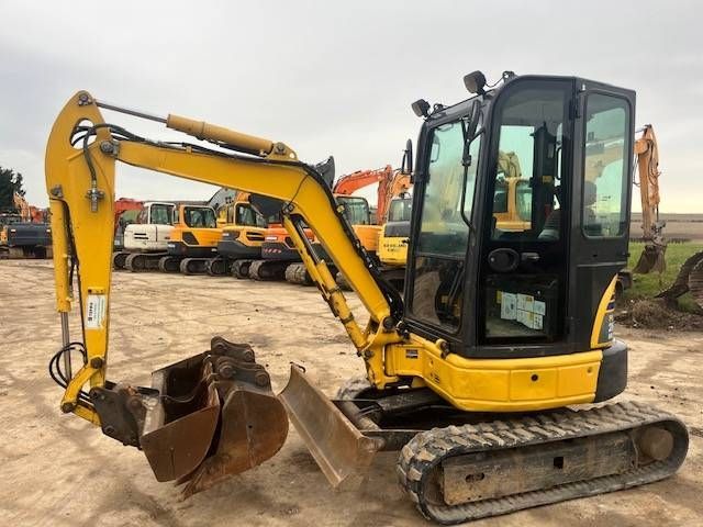 KOMATSU pc 26 mr-3 Mini excavadora  19.533 €