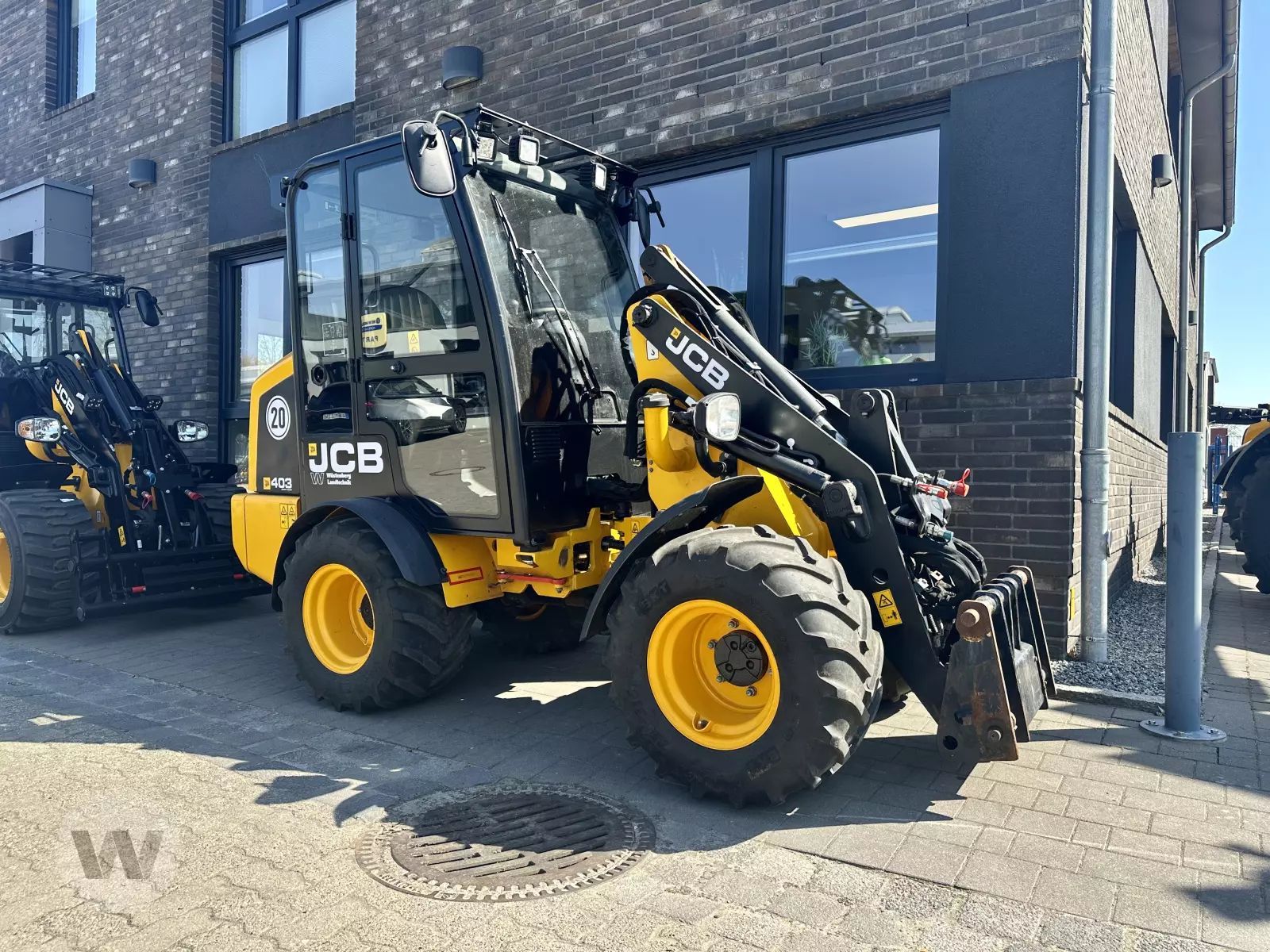E-FARM: JCB 403 agri - Chargeuse à roues téléguidée - id V5DUT2J - 36 900 € - Année: 2022 - Lecture du nombre d'heure: 483,Puissance du moteur (chevaux): 26,Allemagne
