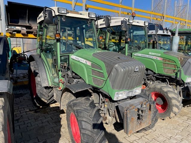 E-FARM: Fendt 209 F - Tracteur - id QJUZP9R - Année: 2012 - Lecture du nombre d'heure: 8 045,Puissance du moteur (chevaux): 95,Italie
