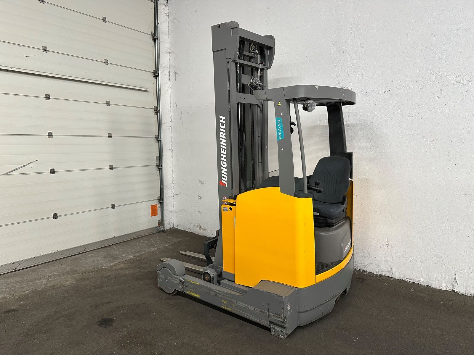 JUNGHEINRICH etv v 320 - triplex 7 m - ss - nur 204 stunden ! Stivuitor 12.950 EUR