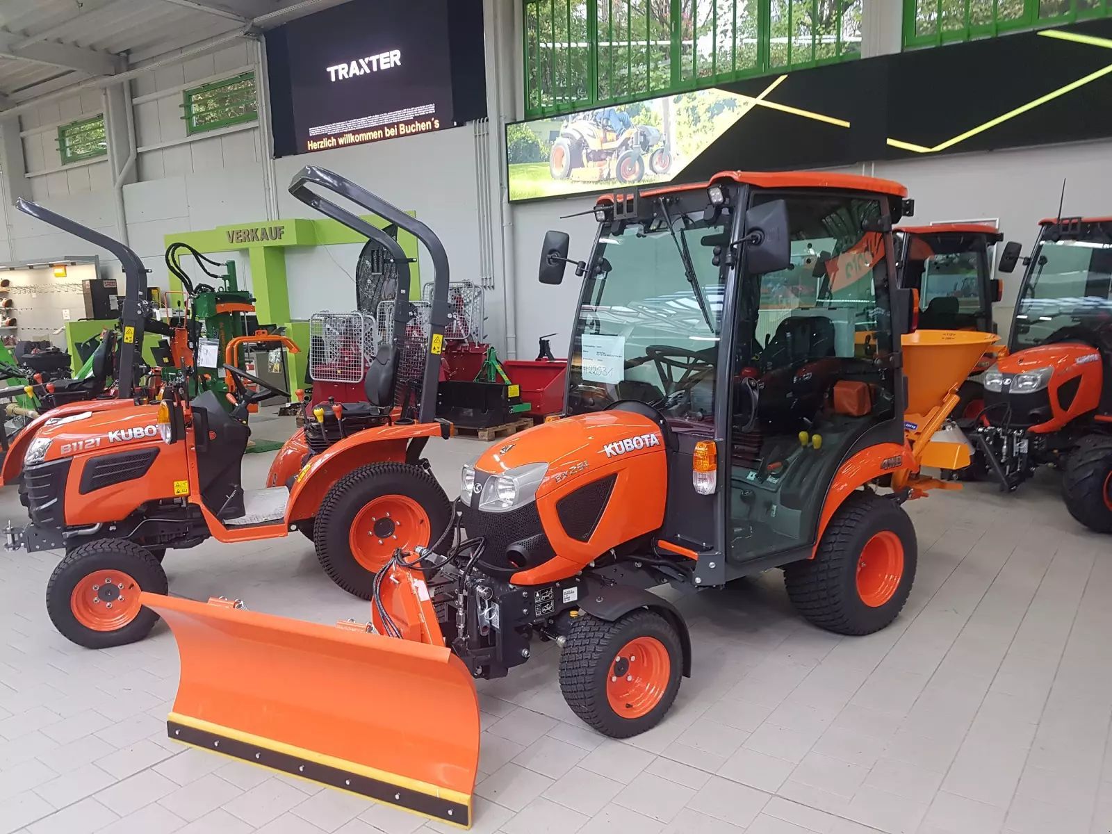 E-FARM: Kubota bx231 winterdienstpaket - Tractor - id CRWMNTD - €27,990 - Year of construction: 2025 - Engine hours: 1,Engine power (HP): 22,Germany