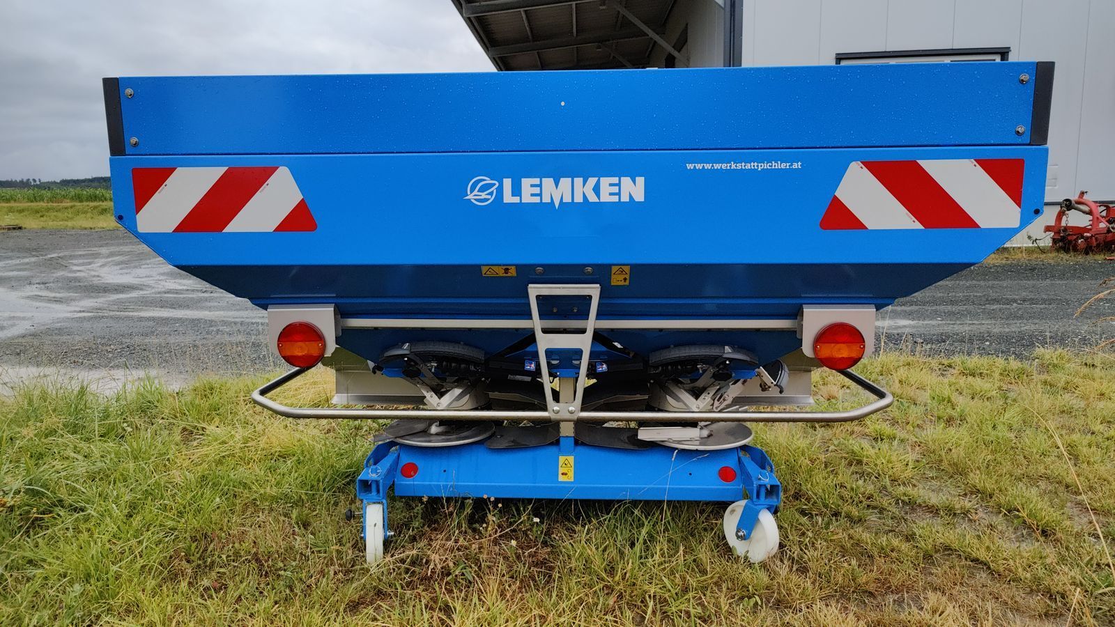 E-FARM: Lemken tauri 12 / 2150 - 12-18 m, tribord 2d - Rozsiewacz nawozów - id VNATGLZ - 13 325 € - Rok produkcji: 2023 - Austria