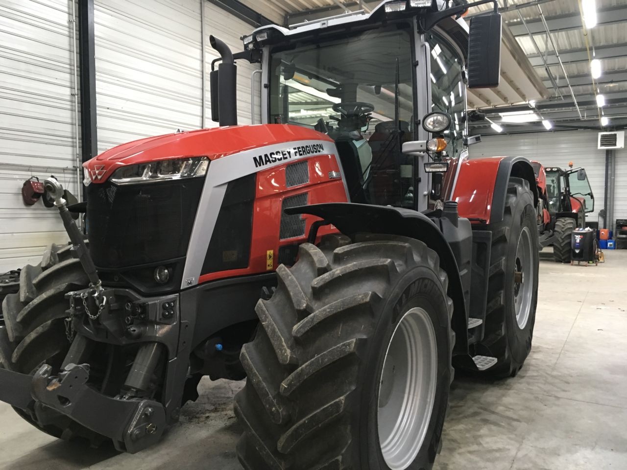 Massey Ferguson 8S.205 tractor €120,000