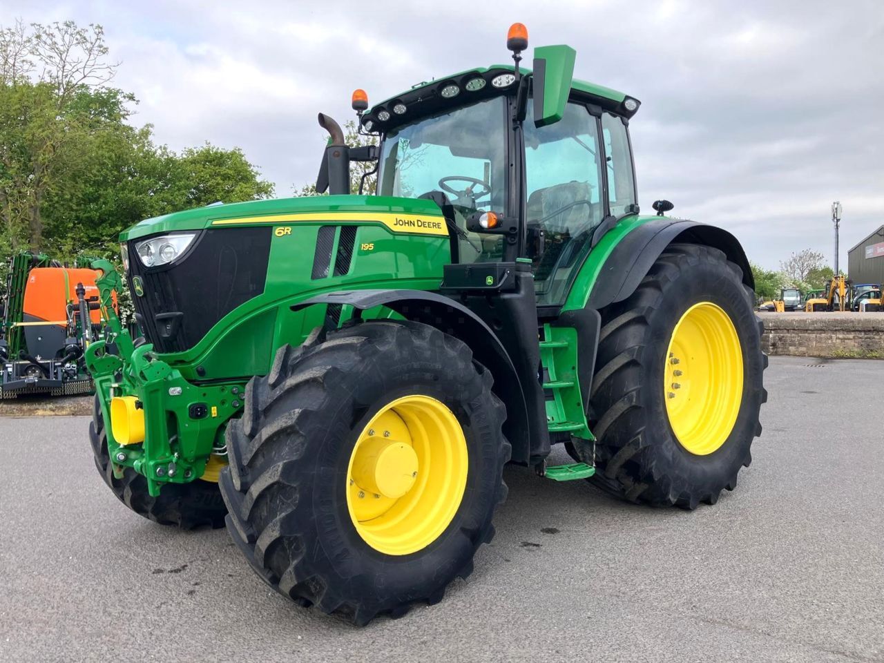 E-FARM: John Deere 6R 195 - Tractor - id LJDICIL - €136,041 - Year of construction: 2023 - Engine hours: 2,378,Engine power (HP): 195,United Kingdom