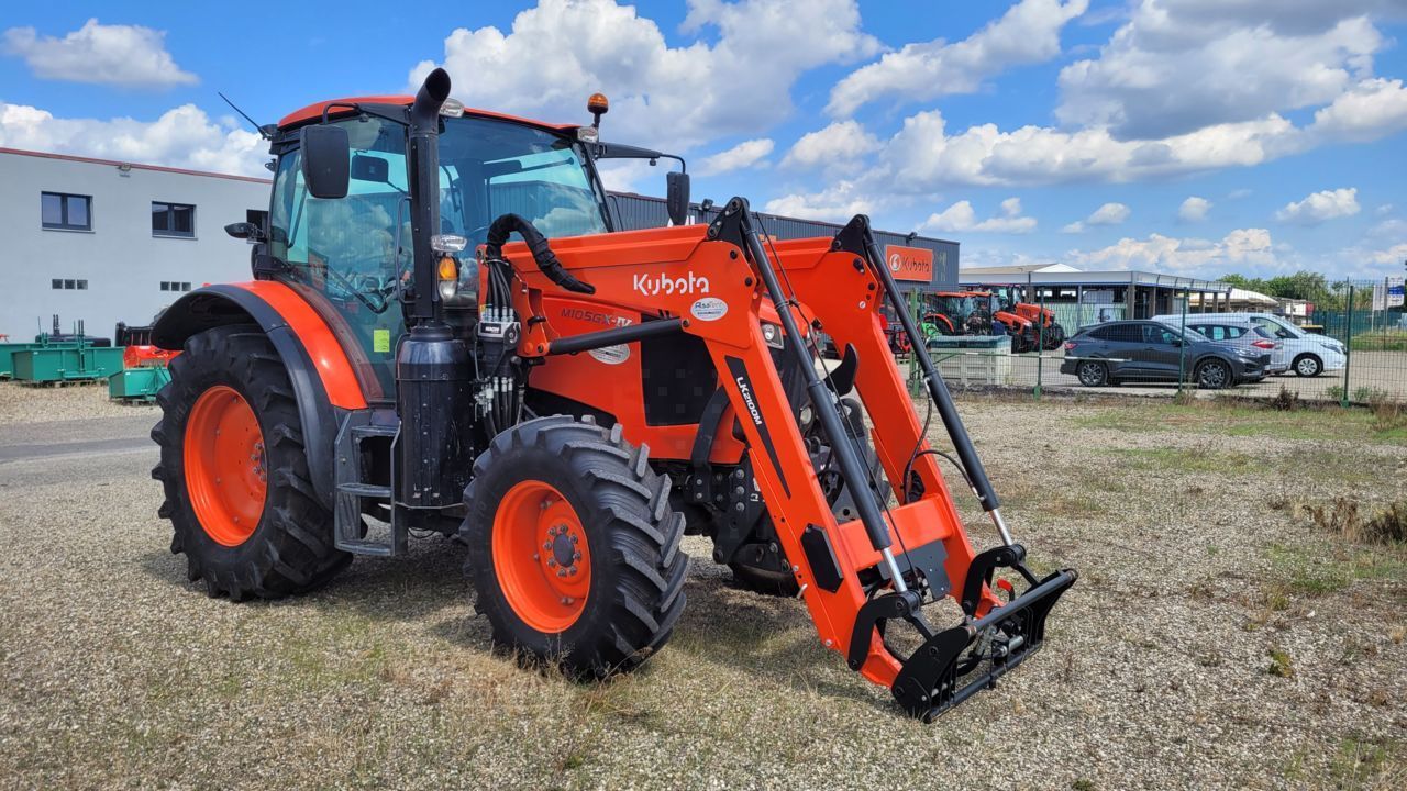 E-FARM: Kubota M105GX-IV - Tractor - id TIS7HGG - €45,900 - Year of construction: 2019 - Engine hours: 4,300,Engine power (HP): 111,France
