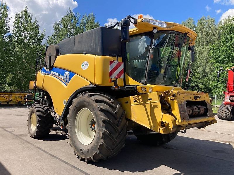 E-FARM: New Holland cr 9090 - Mähdrescher - id FIJ4ZHP - 110.000 € - Baujahr: 2013 - Abgelesene Motorstunden: 2.588,Motorleistung (PS): 542,Lettland