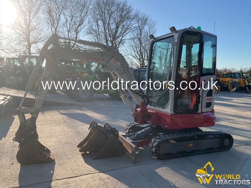 Takeuchi tb 325 r Mini-pelle 28 681 €