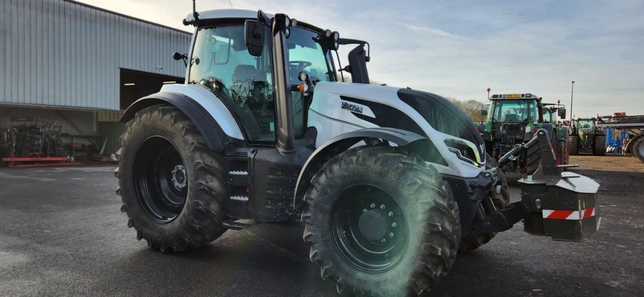 Valtra T175 Versu Tractor €134,000