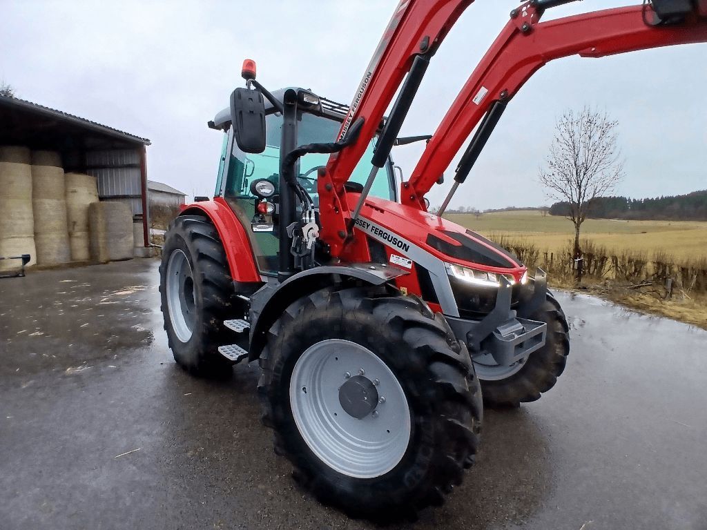 Massey Ferguson 5S.105 Tractor €85,000