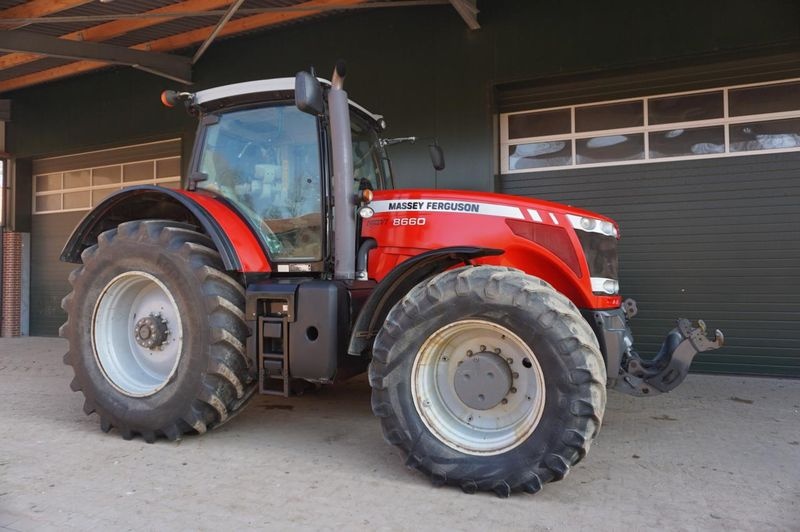 Massey Ferguson 8660 tractor €53,000