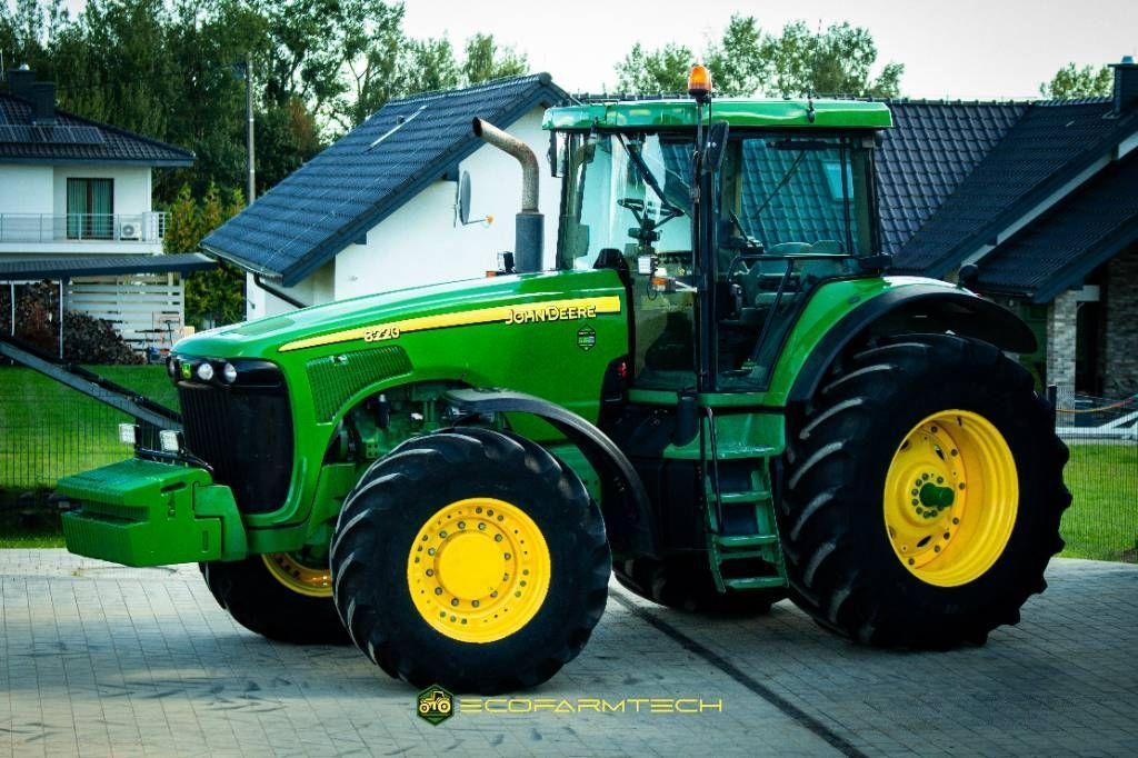 John Deere 8220 Traktor 60 730 €