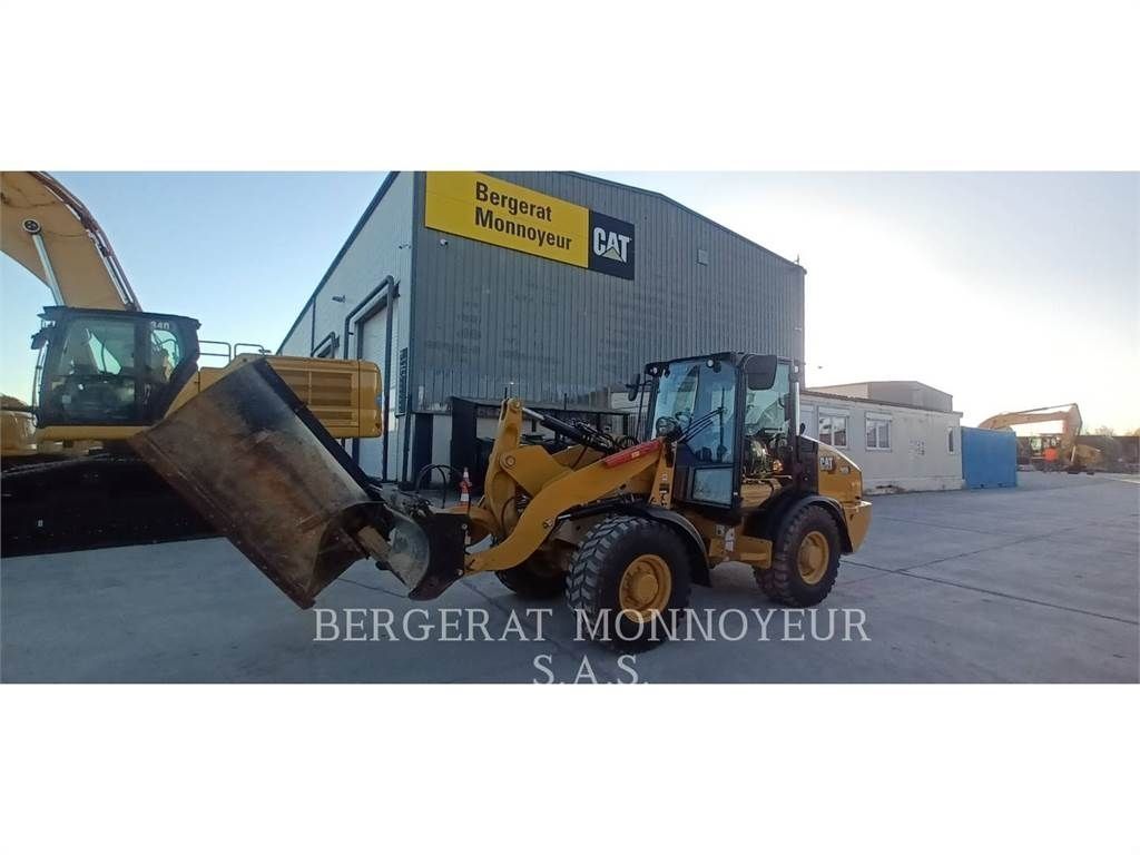 E-FARM: Caterpillar 906 - Chargeuse sur pneus - id P3QPMYJ - 65 000 € - Année: 2024 - Lecture du nombre d'heure: 60,France