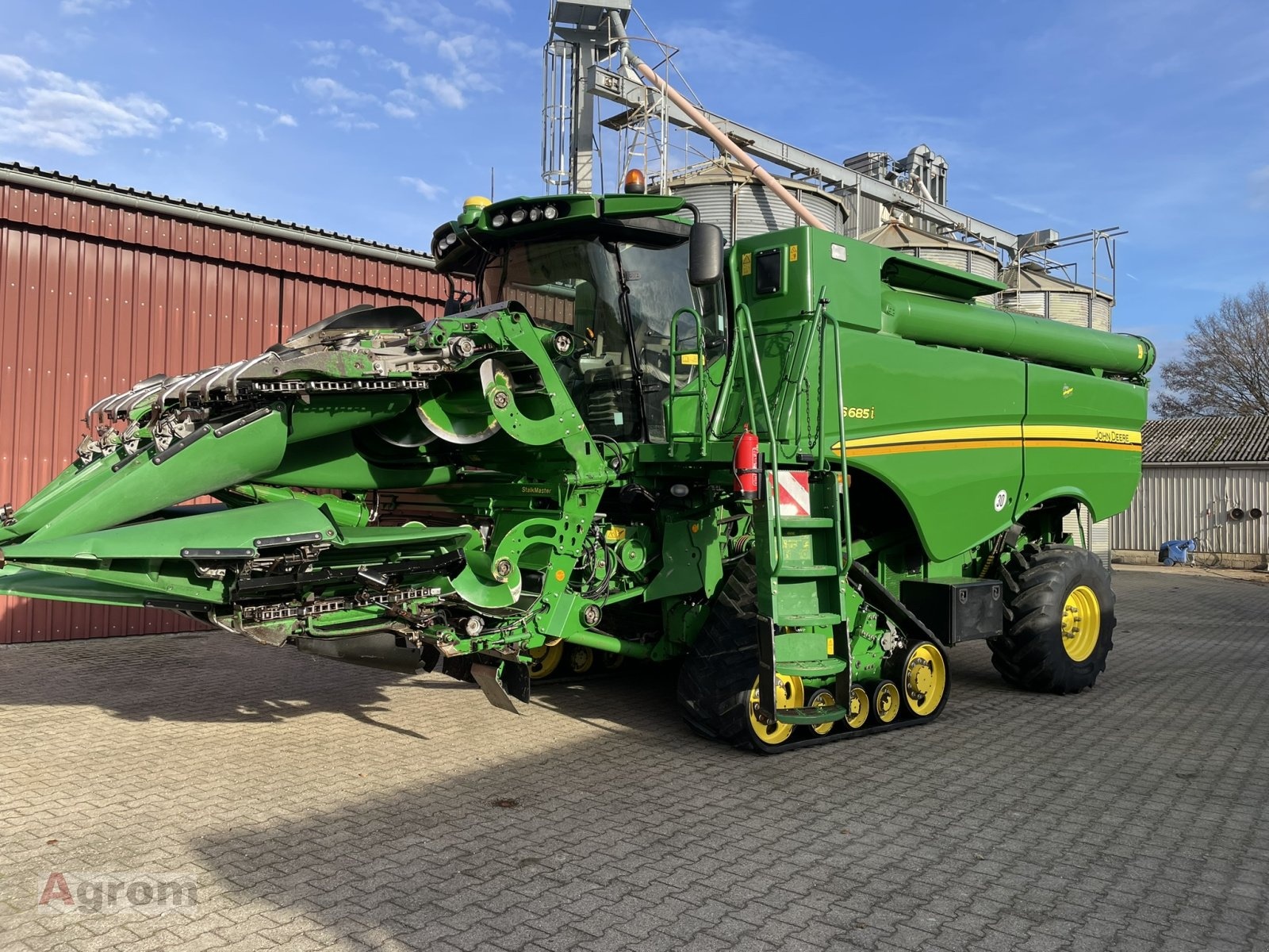 John Deere S 685 i combine €179,000