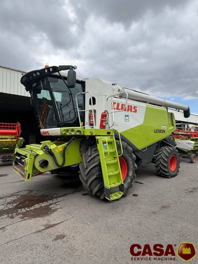 E-FARM: Claas Lexion 770 - Moissoneuse-batteuse - id HDGAIC5 - 160 000 € - Année: 2011 - Lecture du nombre d'heure: 1 900,Puissance du moteur (chevaux): 585,France
