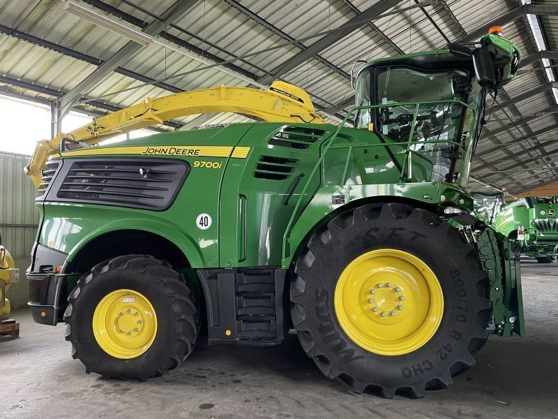 E-FARM: John Deere 9700 - Самоходный кормоуборочный комбайн - id ULEXVPL - 399 000 € - Год выпуска: 2022 - Отработанные часы: 10,Мощьность двигателя: 823,Германия