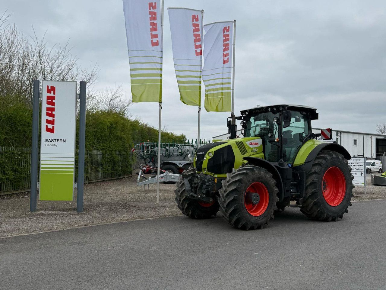 E-FARM: Claas Axion 830 - Traktor - id NY35JFC - 113.331 € - Baujahr: 2021 - Abgelesene Motorstunden: 4.260,Motorleistung (PS): 235,Vereinigtes Königreich