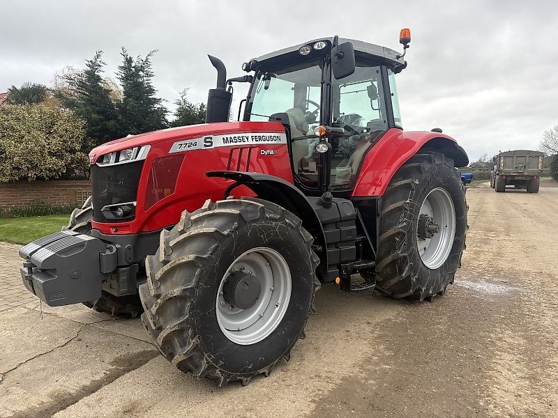 Massey Ferguson 7724 S Трактор 94 100 €